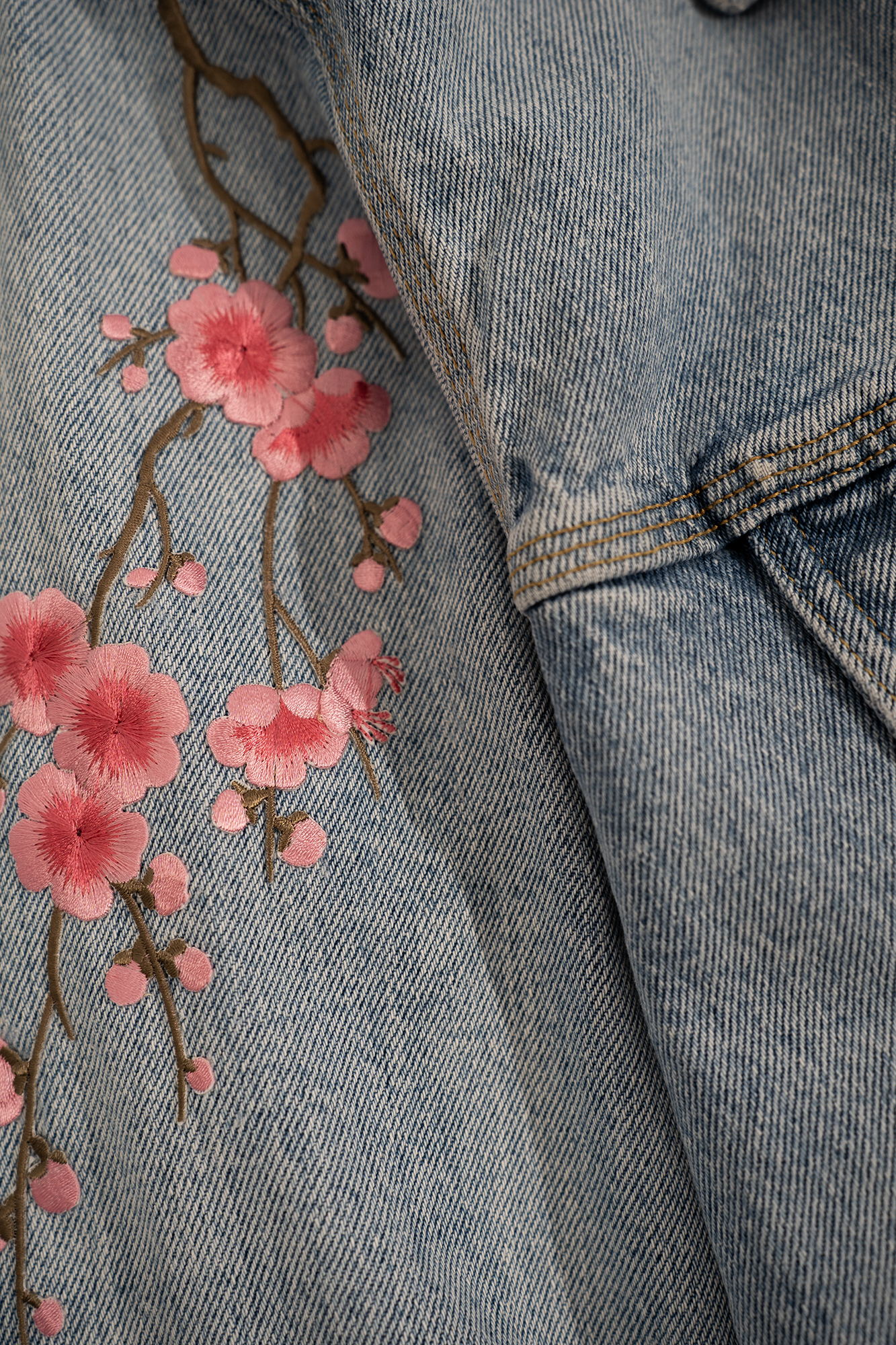 Blossom Revival – Upcycled Denim Jacket blue 🌸